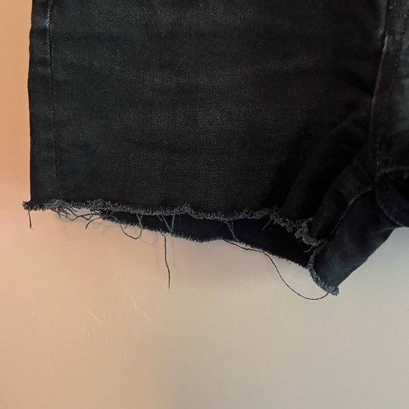 Gap Black Denim 3” Distressed Cut Off Shorts Women’s 30 - Picture 5 of 6
